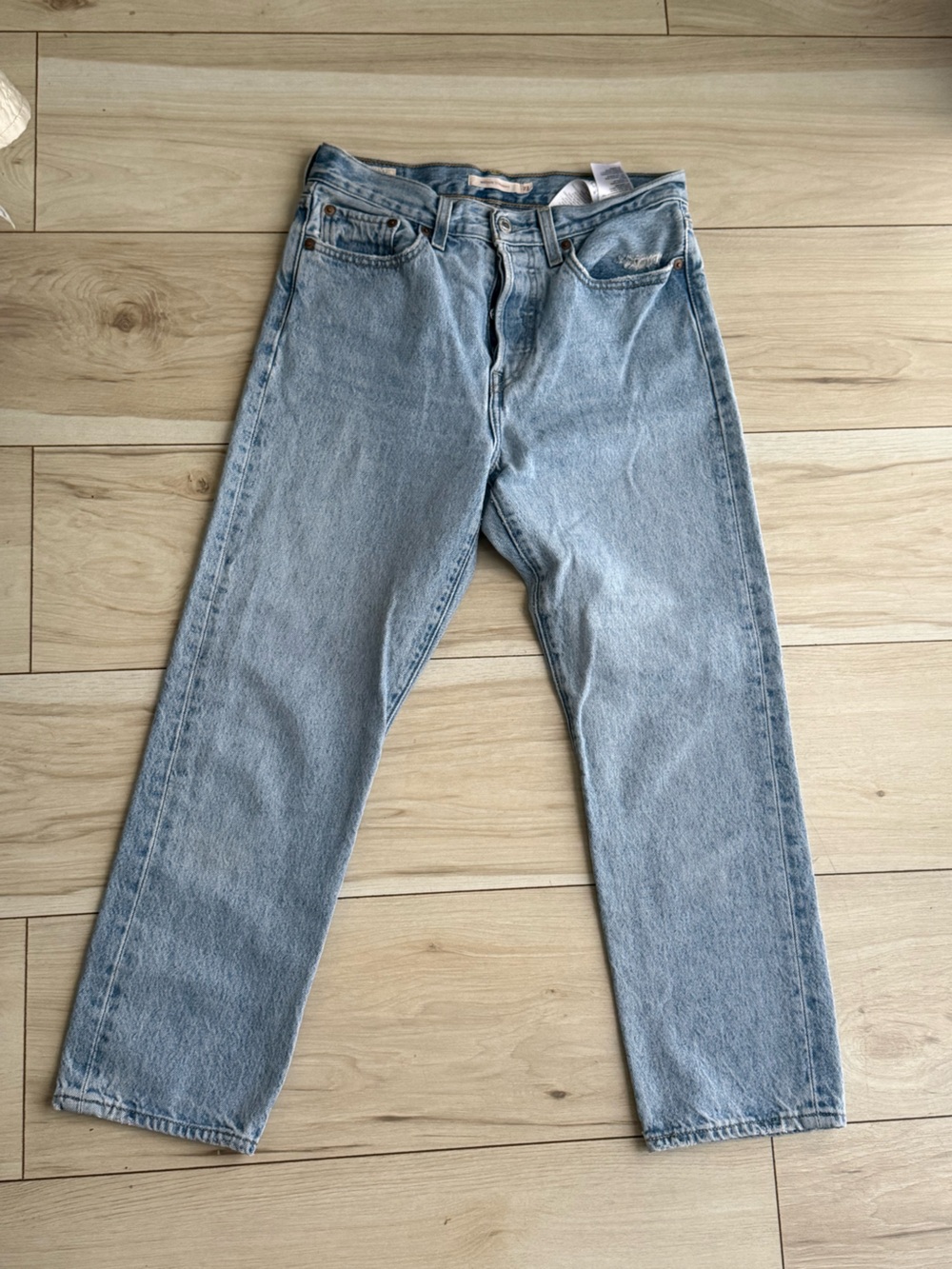 Levis Light Wash Classic Denim Jeans